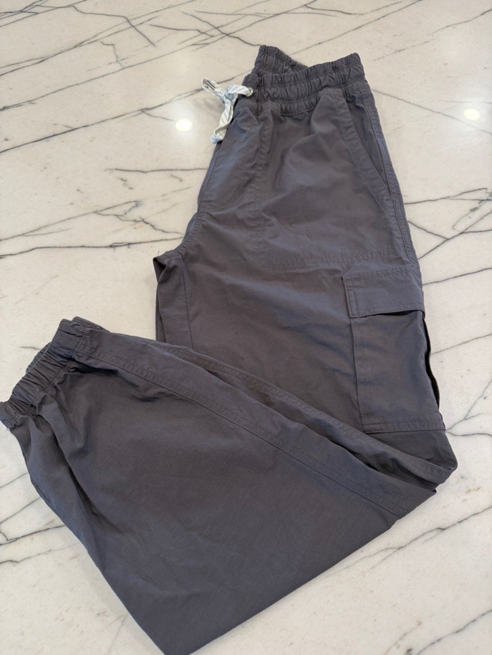 Vuori Women's Charcoal Gray Cargo Joggers